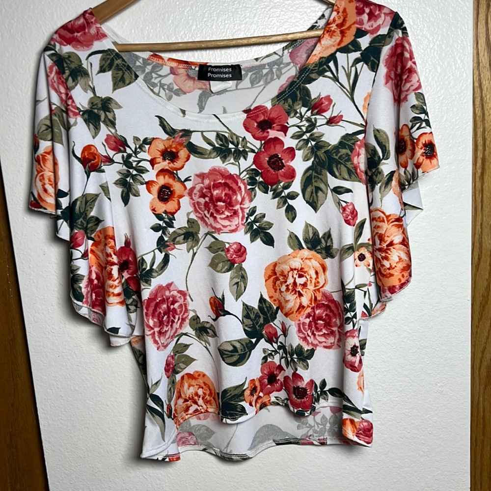 Floral print blouse with flowy sleeves